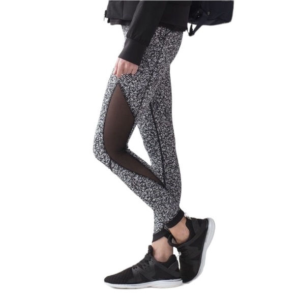 Lululemon Sole Training 7/8 Tight Daisy Dust Alpine White Black / Black Sz 6 - Picture 2 of 10